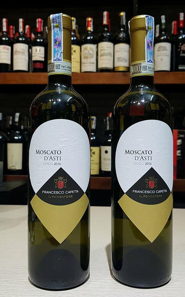 Chai rượu làm từ giống nho Moscato danh giá