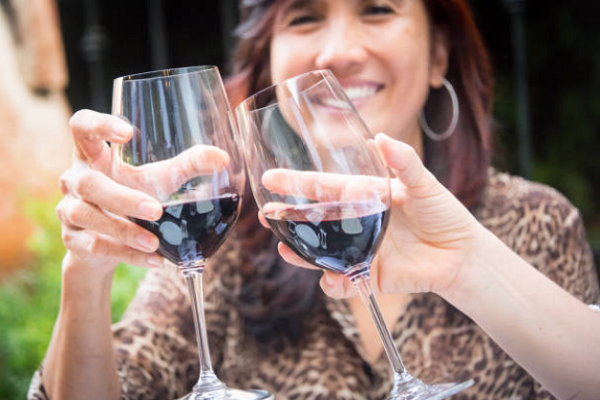Rượu vang giúp cải thiện các vấn đề não bộ 