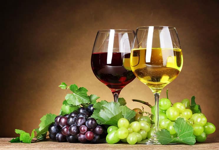 Sự khác nhau giữ rượu vang trắng và rượu vang đỏ